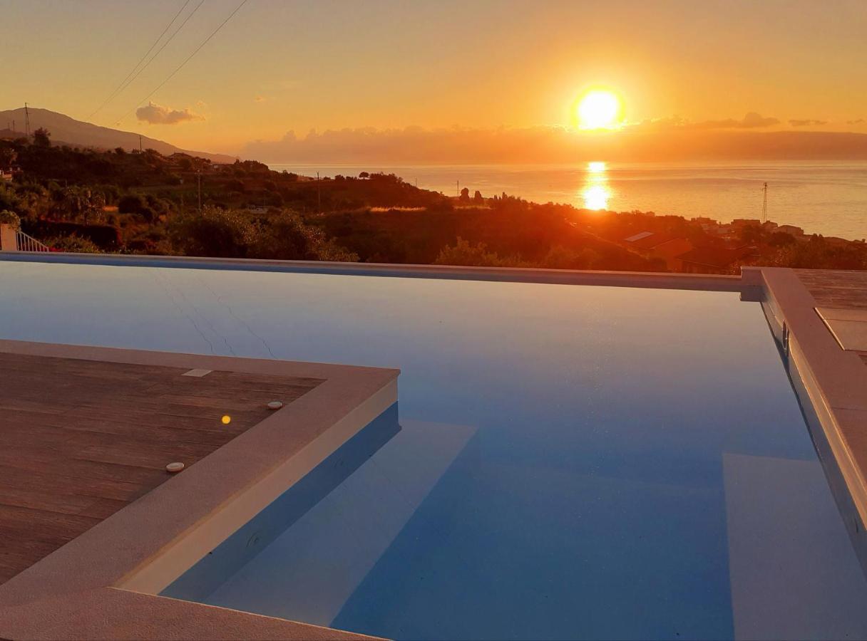 Villa Infinity ∞ Santa Teresa Di Riva Eksteriør billede