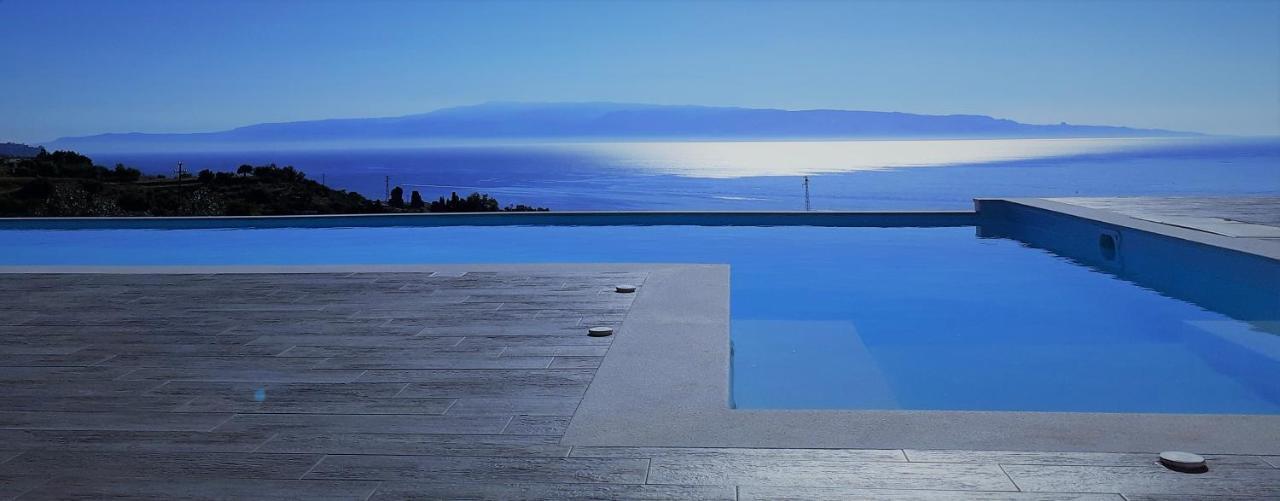 Villa Infinity ∞ Santa Teresa Di Riva Eksteriør billede